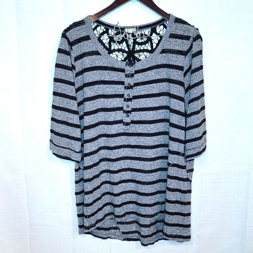 Eyeshadow Striped Lace Back Detail Tee Size 1X